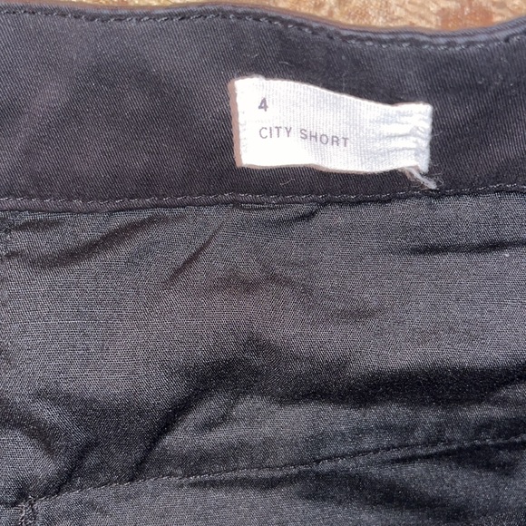 GAP Black Mid Rise City Short sz 4 New With Tags - Picture 4 of 7